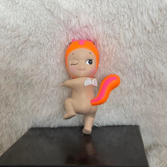 Secret Squirrel Looking Back Hipper Sonny Angel - Picture 2 of 7